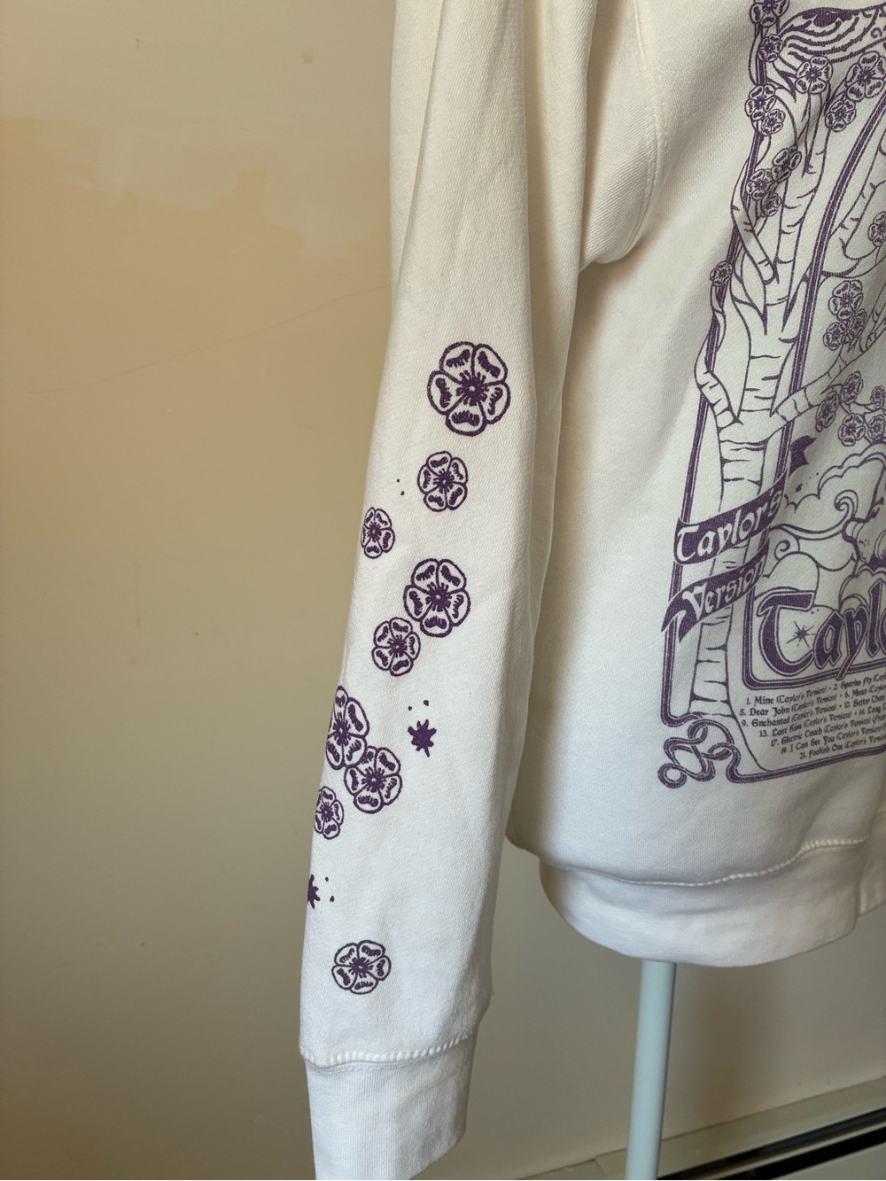 Taylor Swift Speak Now Taylor’s Version Cream Purple Graphic Sweatshirt size XS - Picture 6 of 7